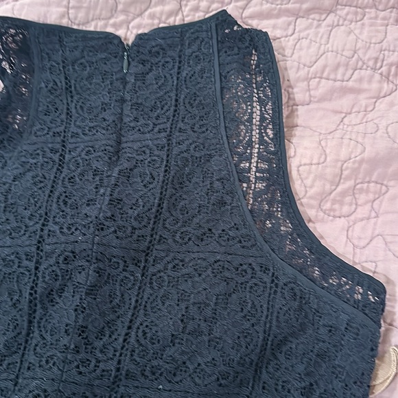 ANN TAYLOR crochet/lace top. Slight halter.NWOT. - Picture 4 of 8